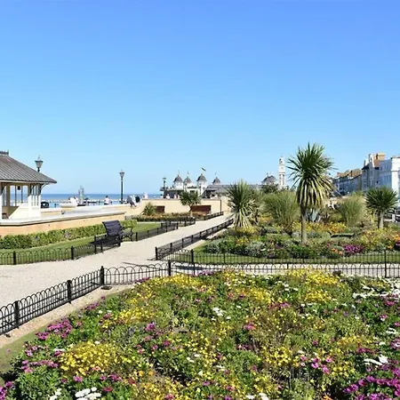 Florence House: Georgian Splendor by Herne Bay Beach Exterior photo
